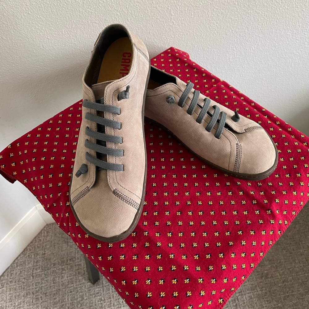CAMPER Peu sneaker euro 39/ US 8. Color: dark taupe